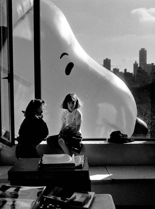 joeinct:Snoopy Balloon, Macy’s Parade, NYC, Photo by Elliott Erwitt, 1988