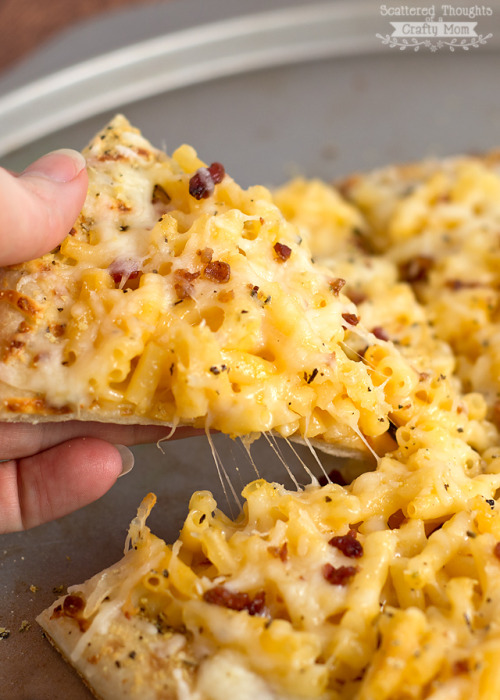 yumi-food:  10-Minute Mac and Cheese Pizza | Scattered Thoughts of a Crafty Mom
