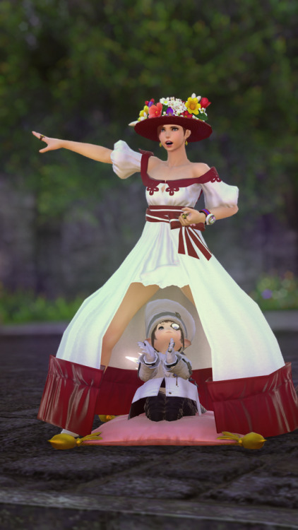 This Lalafell saw me doing ranger poses, SPRINTED over to me, plopped down a pillow under my dress a