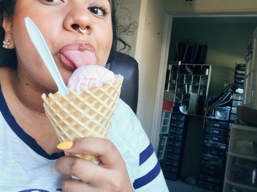 inbtwnsongs:  Apparently I take 90% of my pictures at work lol 😜  Happy Big Girl’s Appreciation Day! ✨   😍