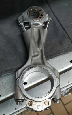 cncenginedynamics:Designed by Porsche, this new articulating connecting rod is controlled by the two rods and pressurized oil which allow the rod to change length thus changing compression and power output.