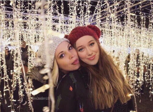 commanderlexaofthegrounders: Clexa Christmas (▰˘◡˘▰) (via the talented realmankevich)