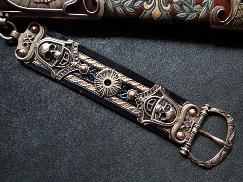 A recently completed commission for the Albion Ljubljana sword. This one is a Warhammer 40K themed f