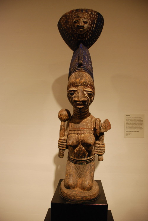 Kneeling female figure, representing a devotee of the orisha Oshun, from the Yoruba people of presen