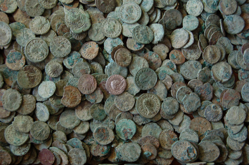 ancientart: The Frome Hoard: the largest collection of Roman coins found in a single container. Dave