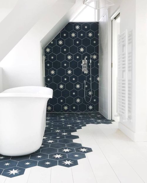 unicornempire: interior-design-home: Falling stars in bathroom Well this is just freakin’ gorg