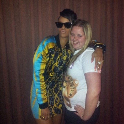 rihannalb:Rihanna meeting fans tonight (1/10) in Melbourne DWT.