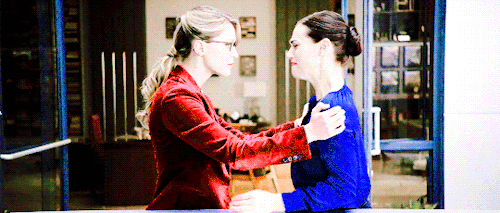 lesbianlenas:Who would’ve believed it? A Luthor and a Super.