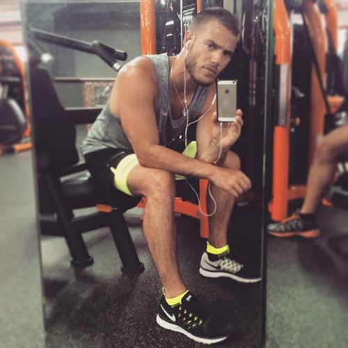 tzaris:  #Friday #Weekend #Calor #Nike by gabrielitoboy http://ift.tt/1NC6Eny