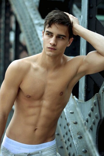 malecelebpits:   Aleksandar Rusić, Model