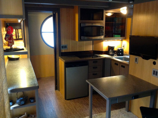 coacalin:  micromanor:  Hand Built Luxury Tiny House has Fireplace built into stairs