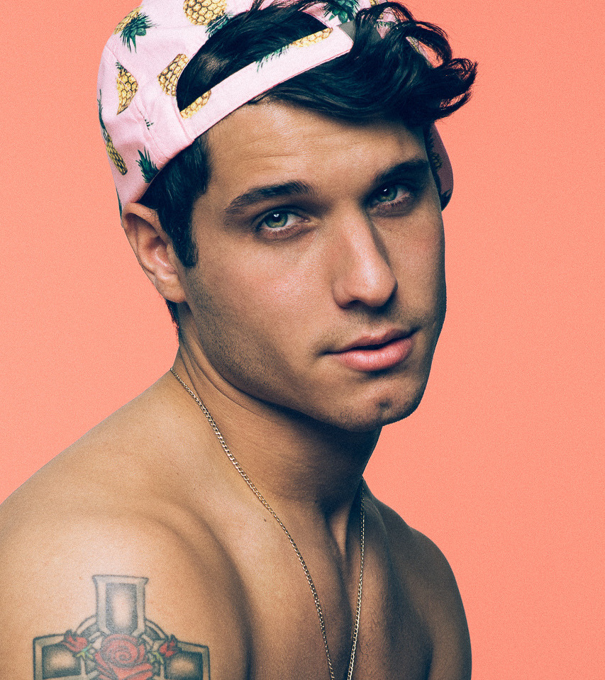 barefoot-rats:  Cody Calafiore (13-diciembre-1990) 