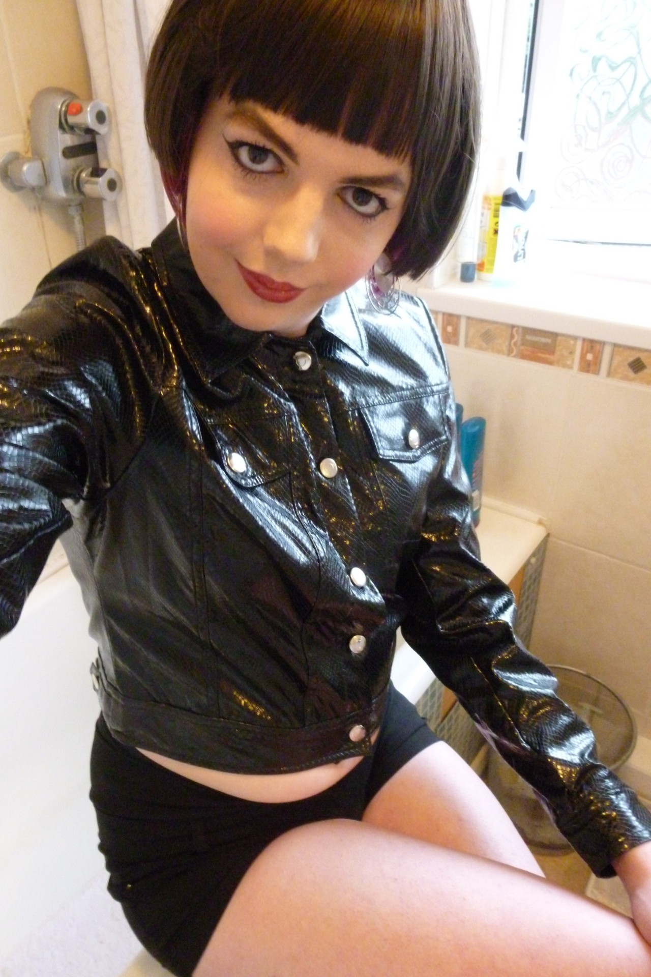 lucy-cd:  PicturesLove this new leather jacket, abolutely gorgeous! &lt;3  Going