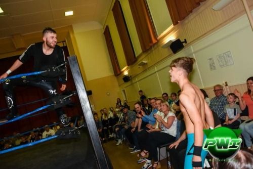 GOLDON  BOY TWINK PUNISHED BY A FINE HEEL!!!!