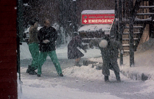 tvandfilm:We’re in the E.R and it’s snowin’ outside, brothers in the C-Town are ready to die. 911 ai