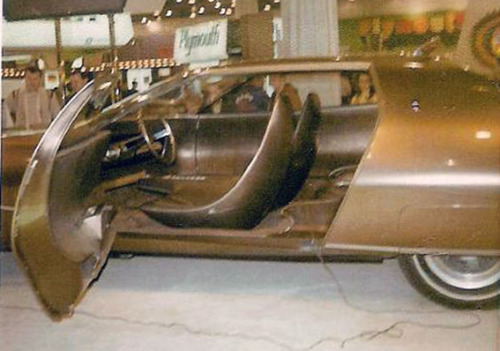 carsthatnevermadeit:  Chrysler Cordoba de-Oro, 1979. A concept designed Elwood Engel based on the C-body chassis with very thin A pillars 