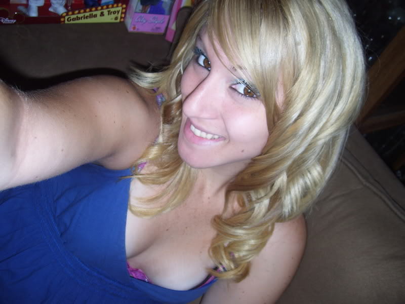 mymarinemindpart3:  Sexy Blonde Army gf pt 3