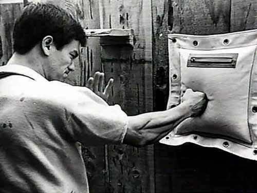 sifu-taichi-kungfu:    Bruce Lee - wing chun porn pictures