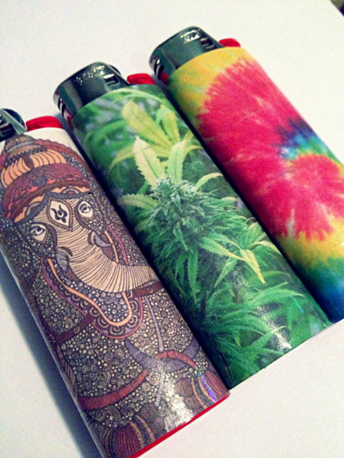 weshouldsmokeaboutit:  st1ckyicky:  did some crafts today. anybody want one?  dopeeee :) 
