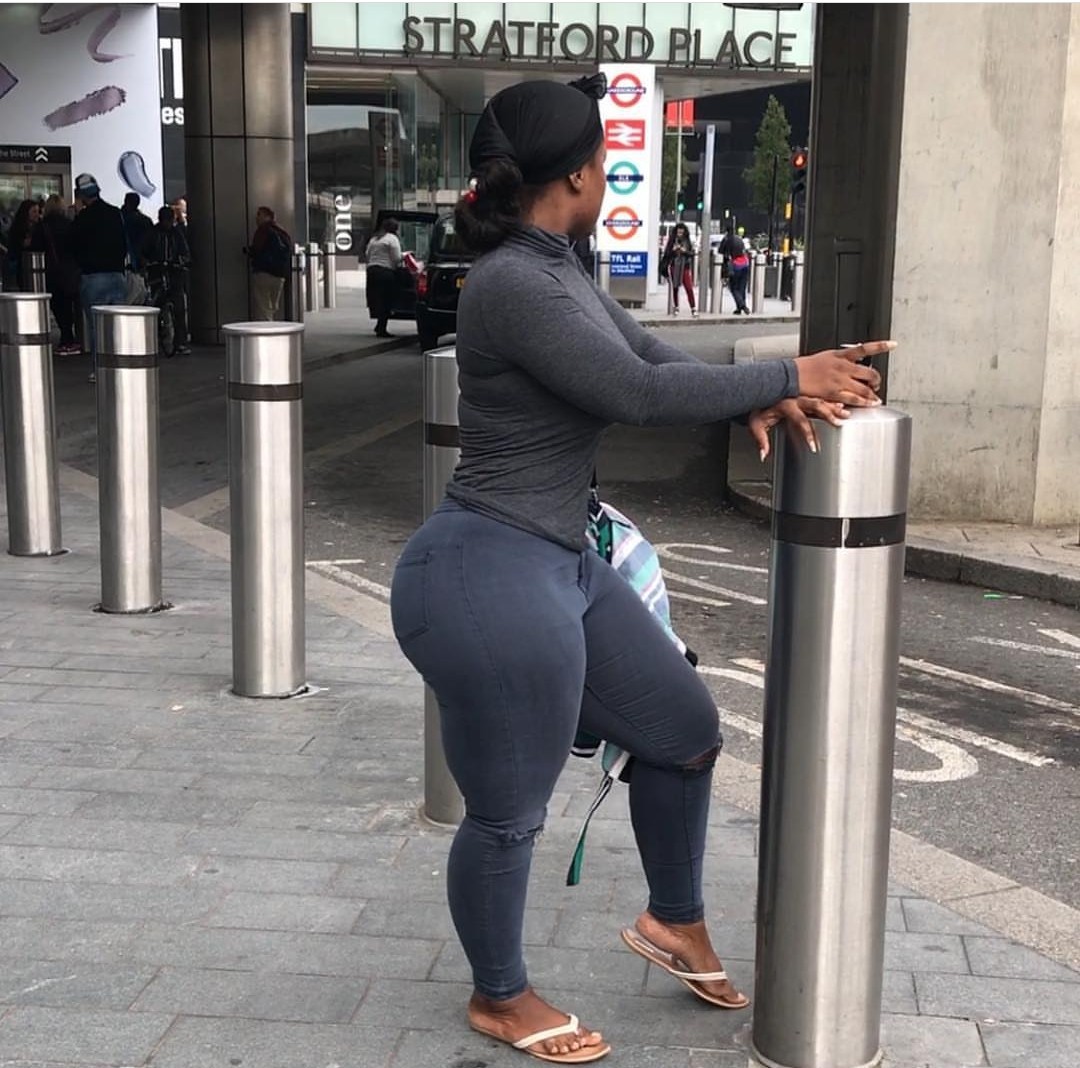 kingjazziedad:  DeliciouslySexy . Curvy. BootiDelicious     Ms AbidiBroni 💜 💜