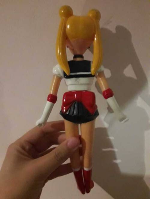This is an authentic Sailor Mary from the 90s. Quite flexible, and if you asked me yes, I loved her 