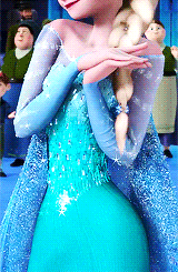 bad-velvet:  Elsa + hips 