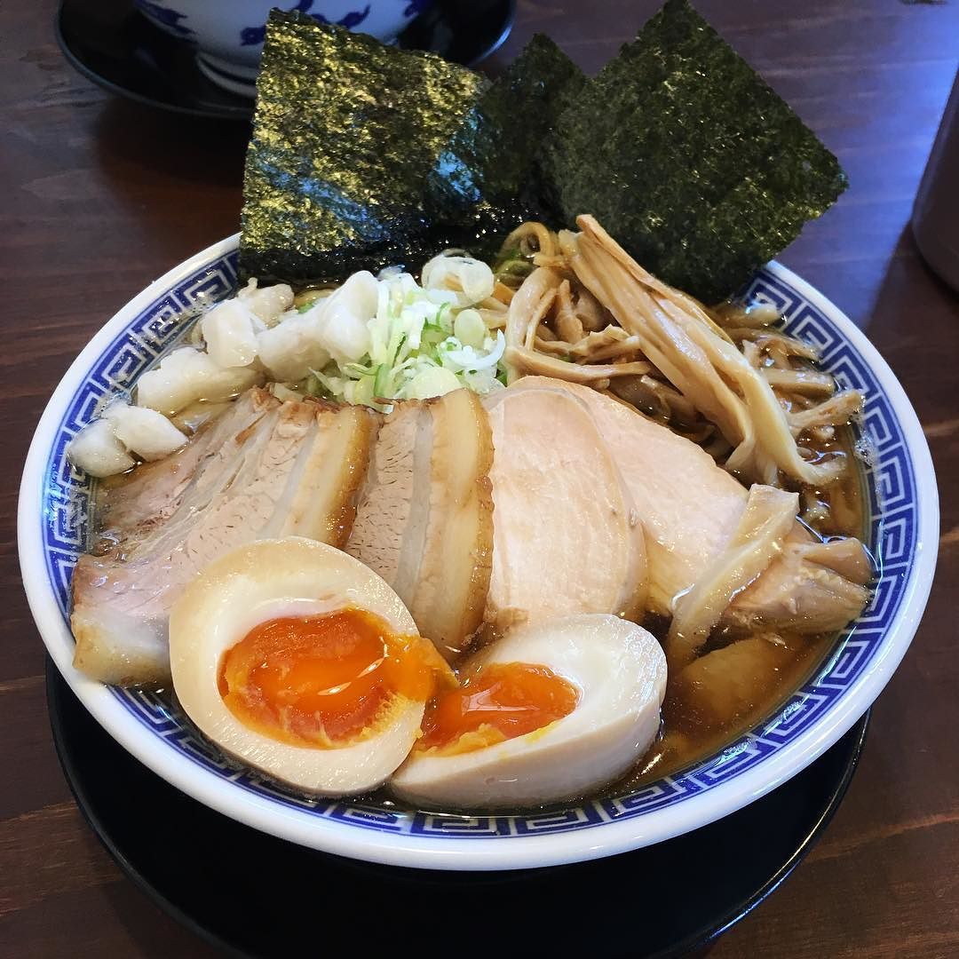 jf0xze:  今日のお昼は八ちゃんラーメンで中華身入り+スペシャル。