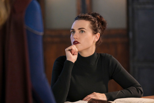 narraboths:THE BLACK TURTLENECK THE HAIR THE LIPSTICK THE INTENT GAZE ON KARA. I’M DEAD