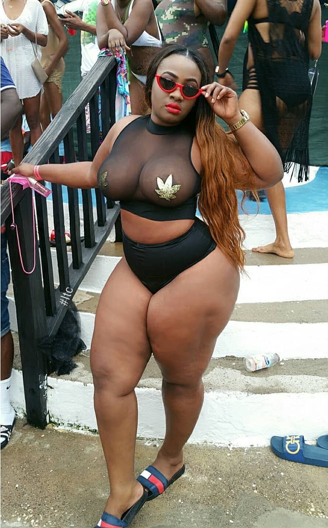 addicted2curvez:  #lovethemcurvez #supersexy #lethalbeauty