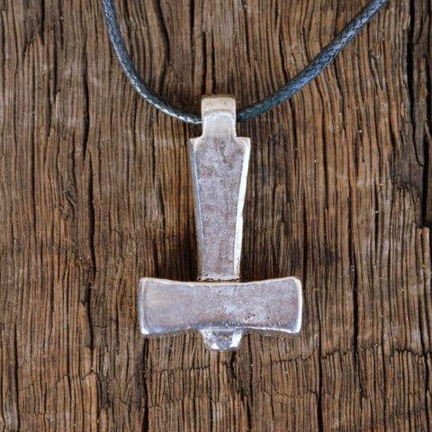 This Thor’s hammer pendant is based on a 10th century Mjölnir that was found in Laby, Uppsala,