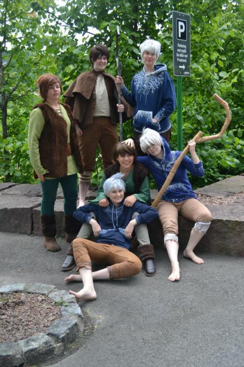 hiccupwithafrostbite:Look! I meet lovely people at desucon! Four Jack Frost’s and another Hiccup! *d