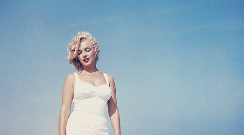 beauvelvet:Marilyn Monroe photographed by Sam Shaw on the beach in Amagansett, New York in 1957. 