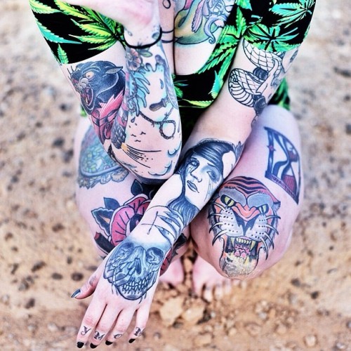 ilove-piercings-and-tattoos:  http://ilove-piercings-and-tattoos.tumblr.com/