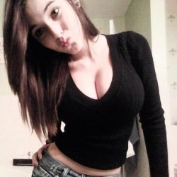 Tiffanys-Smut:  Follow My Blog, Then Send Me An Ask Now To See My Cam (Free For Followers)!