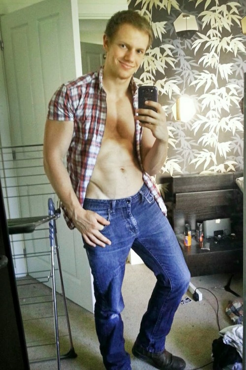 beautsboysexposed:Marcus D is kinda FREAKY!I was holding back this stud muffin’s pics 4 a spec