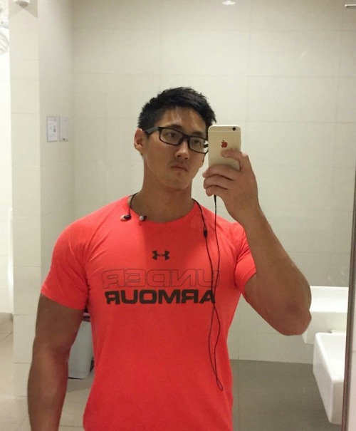 yellowlemonhoneybee: overture69: gaygrinderbuff: Weiyan - Archer, Weightlifter & Hot Fuckeryum Y