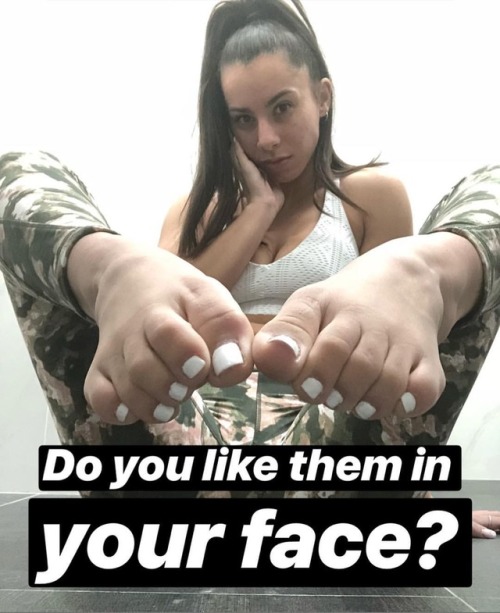 feetofleanne:  Do you? 😏 #feetofleanne 