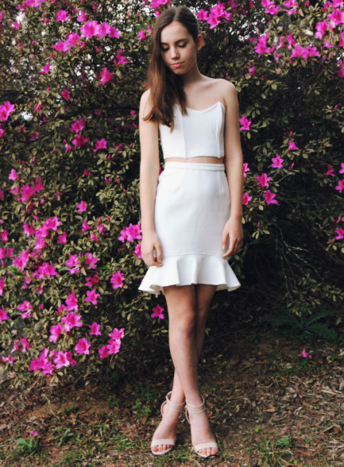 must-have-outfits: via viewsofnow.com Lulu’s bustier top, skirt, &amp; heels For more amaz