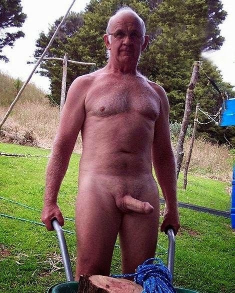 ohhhmydad:   New Daddybear blog, over 66.000 pics posted in 33.000 entries, the most