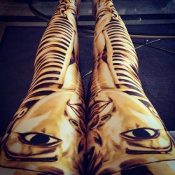 fashionpassionates:  Get the leggings here: