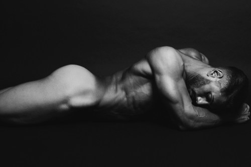 hotmalescenes:  Darren