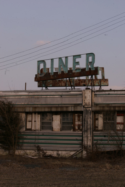 fyeahfallout:Abandoned Diner by D. Kavcak