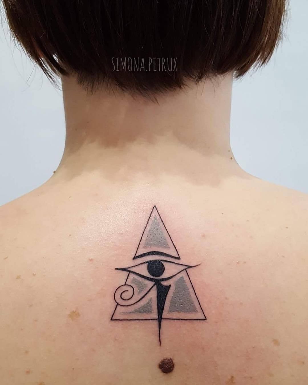 Simona Petrux Tattoo Roma Occhio Di Horus Simbolo Di Prosperita E Buona