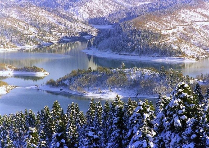greek-highlights:  Greece in winter… always beautiful!  Tourists usually don&rsquo;t