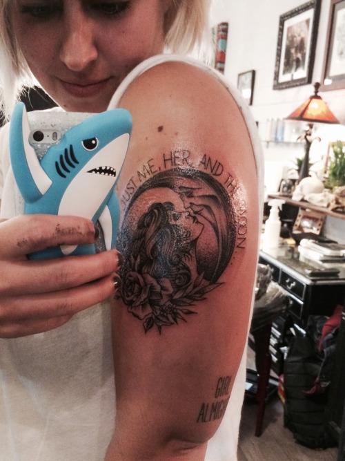 glittersuitlouis: when you’re gay af and also 1D af