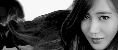 yoonsicyul:  closeups in b&w [yuri ver] 