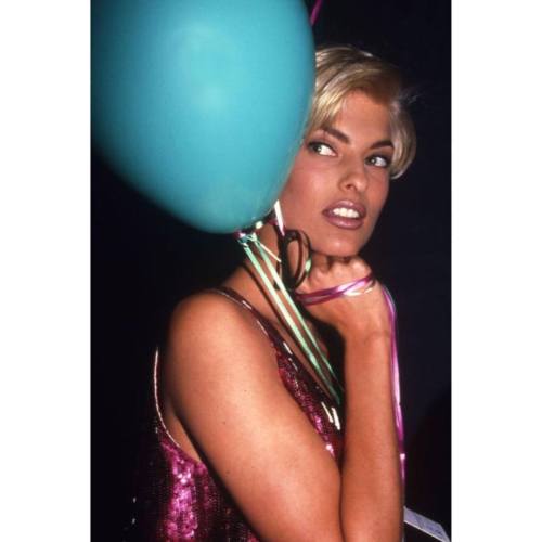 Linda Evangelista, 1992 at a Versace show in NYC. #Flawless #realsupermodel #TBT // by unknown