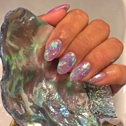 When your nails match today&rsquo;s beach treasures. #abalone #abalonenails #shells #holographic