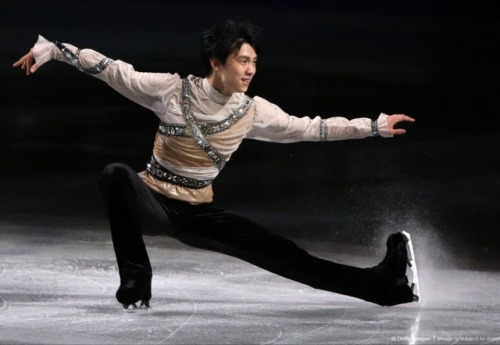 ⛸Fav Hanyu Moves#6 Pistol PoseI mean…. DAMN THOSE LEGS