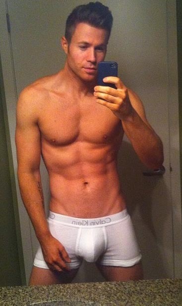 kevincecilio:  thecelebarchive:  The singer leaves Little to the Imagination in Skimpy